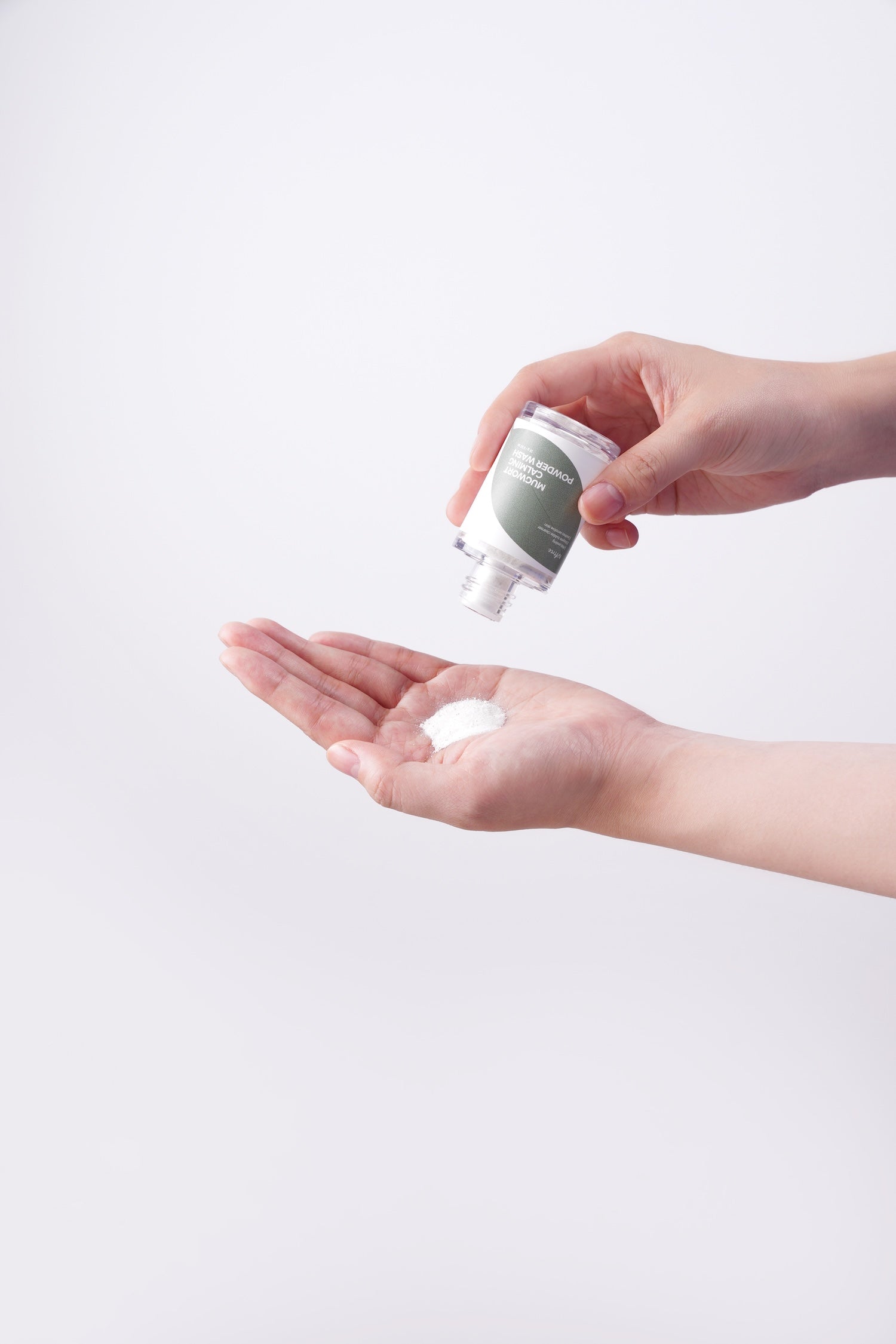 Isntree Mugwort Calming Powder Wash 15g product shot (2)